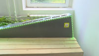 Ученици изобретиха фотоволтаична пейка с много екстри