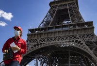 Отпада носенето на маска на открито във Франция