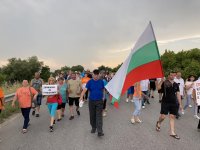 снимка 2 Жители на Брестовица блокираха път заради лошото качество на водата