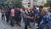 Близки на починалото в болницата в Сливен момиче излязоха на протест