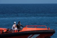 Спасиха 250 имигранти във водите край Канарските острови
