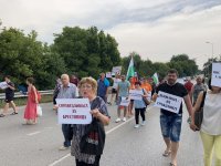 Жители на Брестовица блокираха път заради лошото качество на водата