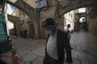 Израел връща маските на закрито