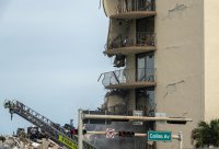 снимка 3 Извънредно положение в Маями заради рухналата сграда (Снимки)