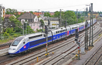 МВнР: Стачки във Франция ще засегнат движението на влакове и самолети