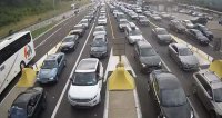 21 000 леки автомобила са преминали през ГКПП "Калотина" през почивните дни