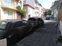 Два пожара нанесоха щети на коли в Благоевград