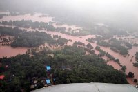 Наводнения и свлачища взеха жертви в Индия