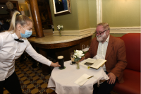 Ресторантите в Ирландия ще обслужват на закрито само ваксинирани клиенти