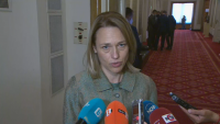 Ива Митева предлага отмяна на лятната ваканция на депутатите