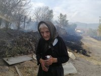 Смелостта на 90-годишната баба Мария я превърна в герой след пожара в Старосел
