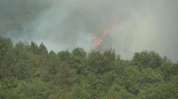 Пожарът в Голешово се разраства
