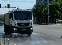 В София раздават вода и оросяват улиците срещу жегата