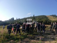 Екипи на място продължават да следят огнищата в Рила