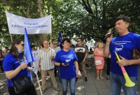 Спешни медици протестират заради заплащането при работа с ковид болни