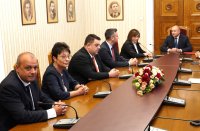 снимка 4 Президентът връчи третия мандат на "БСП за България". Нинова: Ще опитаме всичко