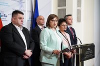 Нинова: "Демократична България" искат да отидем на избори