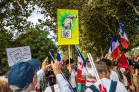 Намаляват протестиращите срещу здравния пропуск във Франция