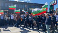 Фермери блокираха главния път София - Варна