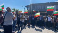 снимка 7 Фермери блокираха главния път София - Варна
