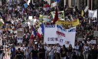 Над 160 000 французи протестираха срещу санитарните пропуски