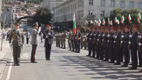 Военен ритуал с издигане на трибагреника за Деня на Съединението във Велико Търново