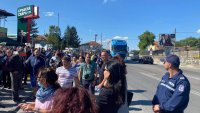 снимка 6 Фермери блокираха главния път София - Варна