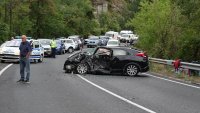 Катастрофа между кола и автовоз блокира за над 2 часа Кресненското дефиле (Снимки)
