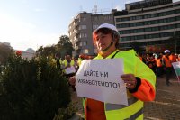 снимка 5 Пътни строители излязоха на протест пред парламента