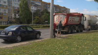 Катастрофа с цистерна и камион в София