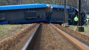 Трима загинаха, а 50 са ранени след дерайлиране на влак в САЩ