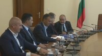 Премиерът Янев на среща с пътни строители заради неизплатените средства