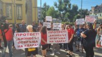 Ресторантьори от Бургас излязоха на протест срещу мерките