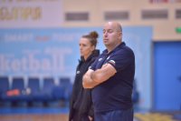 Стефан Михайлов остава треньор на националките по баскетбол