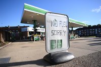Лондон: Доставките на гориво ще се нормализират в близките дни