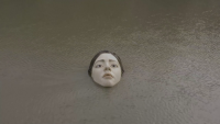Авангардна статуя изплува и изчезва във водите на река Нервион в Билбао