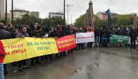Десетки фенове се събраха пред НДК за конгреса на БФС