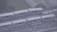 Влакове дерайлираха след силното земетресение в Токио
