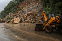 Проливни дъждове затвориха пътища в Хърватия