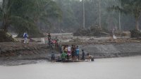 Тропическата буря Компасу удари Филипините, има загинали