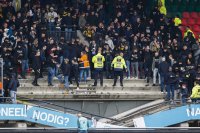 Трибуна на стадион в Нидерландия се срути при празненства на фенове