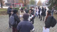 Родители в Силистра протестираха срещу тестване на учениците за COVID-19