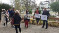 Родителски протест срещу онлайн обучението в Пловдив