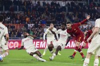 Десет от Милан удържаха победата срещу Рома