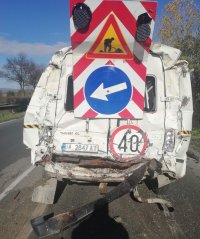 Бетоновоз се вряза в строителни автомобили на пътя Бургас - Сарафово