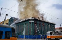 снимка 8 Пожар унищожи част от сградата на бившето кино „Възраждане“ в София (СНИМКИ)