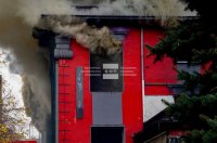 снимка 12 Пожар унищожи част от сградата на бившето кино „Възраждане“ в София (СНИМКИ)