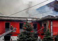 снимка 1 Пожар унищожи част от сградата на бившето кино „Възраждане“ в София (СНИМКИ)