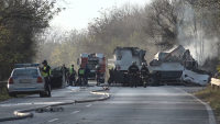 Цистерна пламна след сблъсък с друг камион на пътя София - Варна, водачът загина