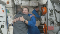 Започва нова мисия на НАСА: Капсулата на Мъск се скачи с МКС